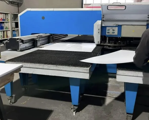 PUNZONATRICE CNC FINN POWER