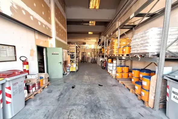 #2537987 Quota 1/2 di locale artigianale e area urbana