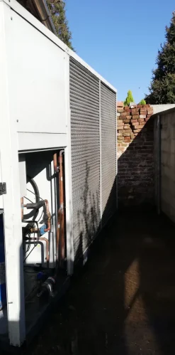 Refrigeratore di liquido per laser o altre applicazioni