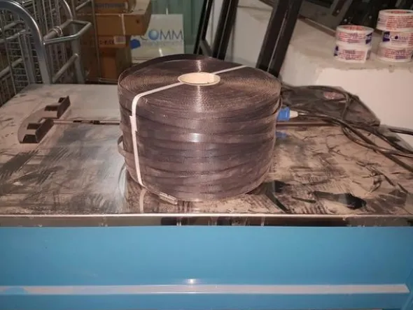 4#2974 Reggiatrice elettrica e clip chiusura imballaggio