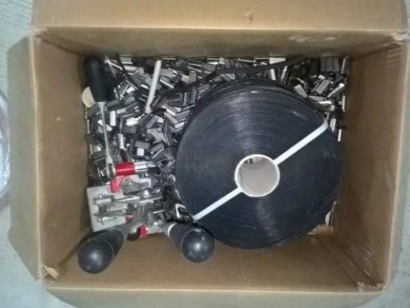 4#2974 Reggiatrice elettrica e clip chiusura imballaggio