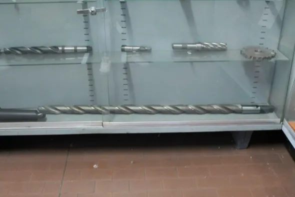 13#69640 Ricambi e utensili officina meccanica