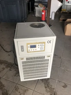 2#79980 Riempitrice per tubi di plastica e refrigeratore industriale