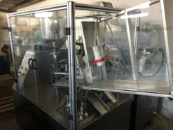 2#79981 Riempitrice per tubi di plastica e refrigeratore industriale