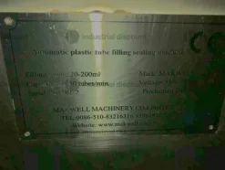 2#79981 Riempitrice per tubi di plastica e refrigeratore industriale