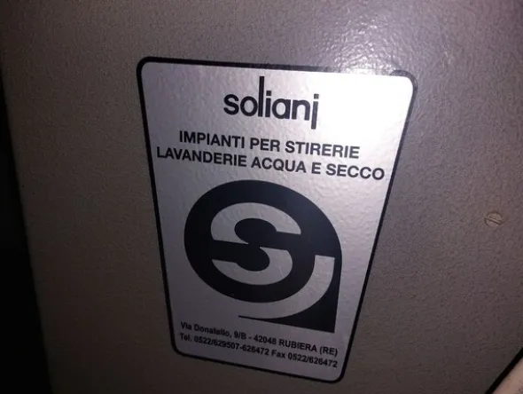 1#8180 Rimanenze di magazzino abbigliamento e macchine per confezionamento