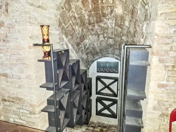 #2515027 Ristorante in palazzo storico e servizi