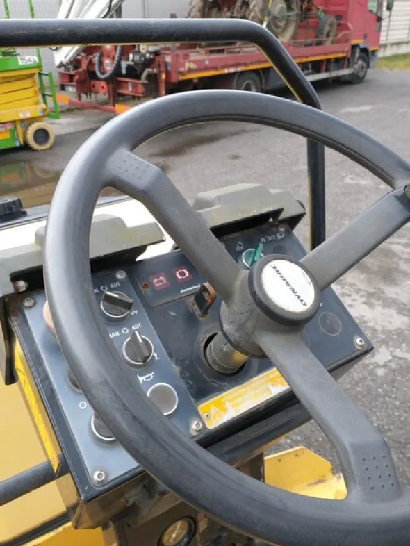 13#5701 Rullo compattatore Dynapac CC102
