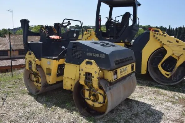 3#3367 Rullo vibrante BOMAG BW 138 AD