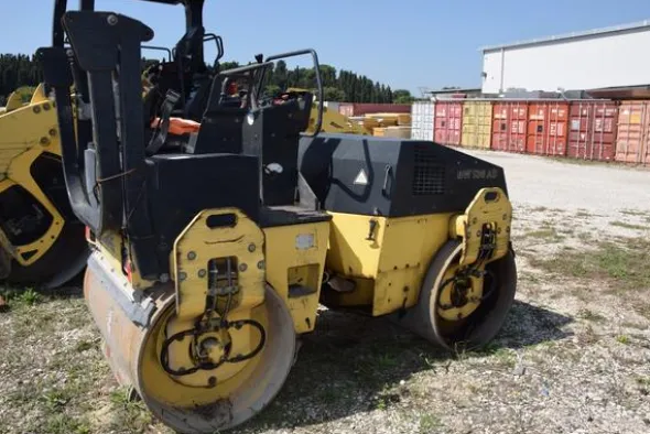 3#3367 Rullo vibrante BOMAG BW 138 AD