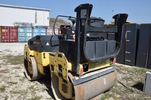 3#3367 Rullo vibrante BOMAG BW 138 AD