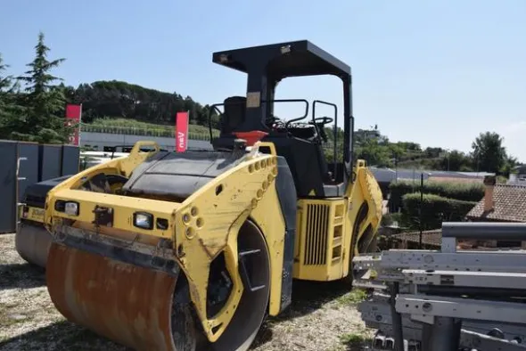 2#3367 Rullo vibrante Bomag BW 141 AD-4