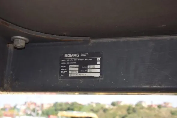 2#3367 Rullo vibrante Bomag BW 141 AD-4