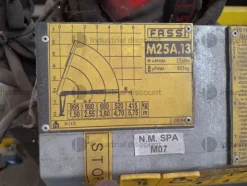 9#9186 Saldatrice per fondi con gruetta Fassi