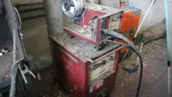 8#5049 Saldatrice Weldtronic e trapano a colonna Serrmac