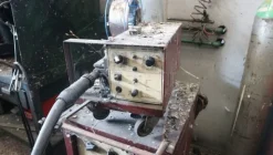 8#5049 Saldatrice Weldtronic e trapano a colonna Serrmac