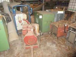 2#7277 Scaffalatura in ferro e attrezzatura