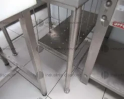 18#9809 Scaffalatura in laminato e banchi