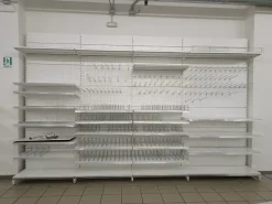 Scaffalatura 750 m² + banco cassa/informazioni – Usato