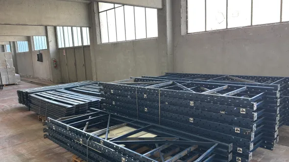 Scaffalatura usata in vendita