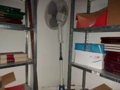 1#8455 Scaffalature e arredamento vario