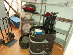 1#8455 Scaffalature e arredamento vario