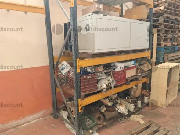 3#10139 Scaffalature e materiale idraulico