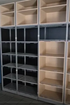 scaffali negozio alimentari