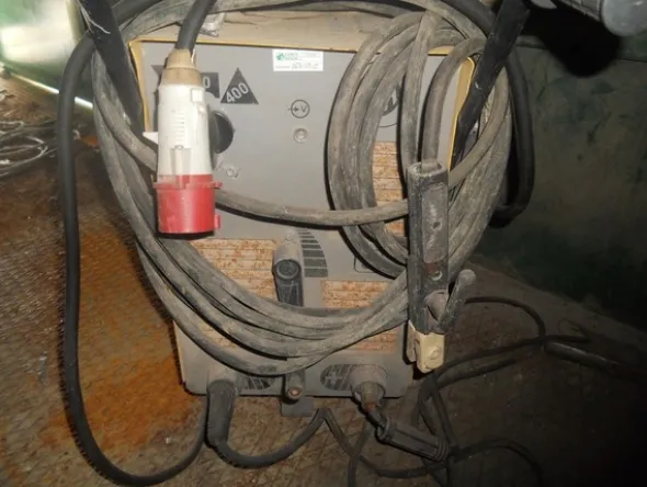 13#5325 Sega a nastro Pedrazzoli e fresa Ucimu