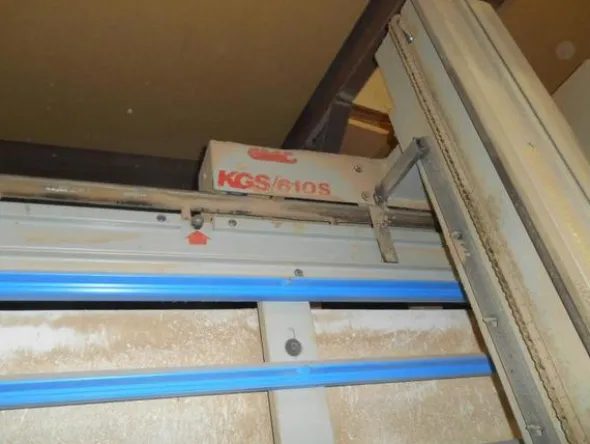 11#17571 Sezionatrice verticale GMC