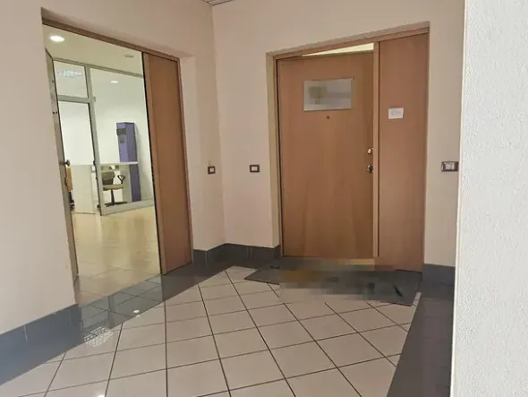 #25097 Spazioso ufficio arredato in posizione strategica