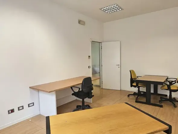#25097 Spazioso ufficio arredato in posizione strategica