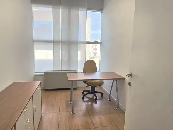 #25097 Spazioso ufficio arredato in posizione strategica