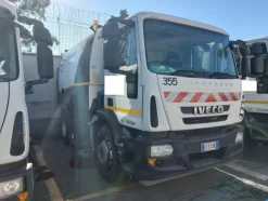 30#7528 Spazzatrice Iveco
