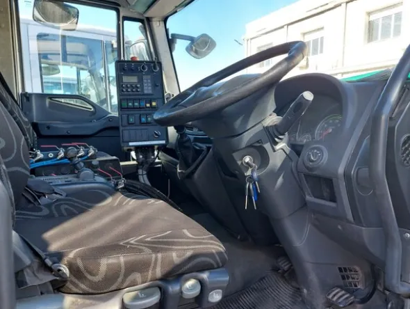 30#7528 Spazzatrice Iveco