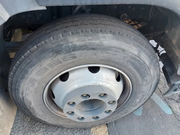 28#7528 Spazzatrice Iveco