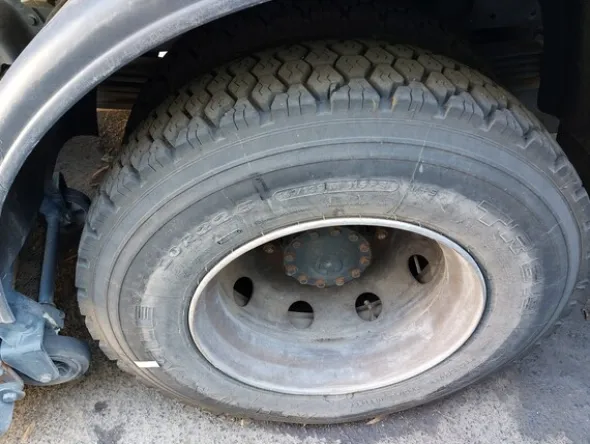 28#7528 Spazzatrice Iveco