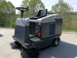 Spazzatrice motoscopa Poli Perla 70E