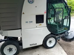 Spazzatrice stradale compatta NILFISK Rs 500