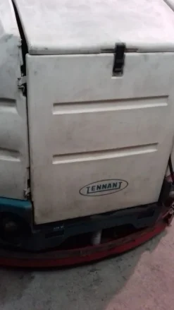 Spazzatrice TENNANT 8300DATI MACCHINA