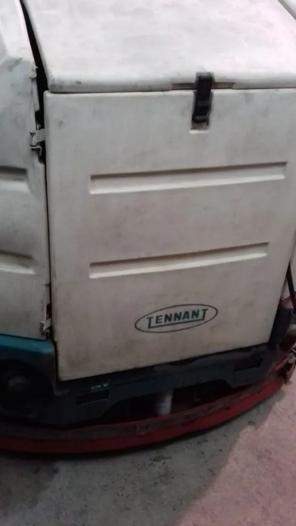 Spazzatrice TENNANT 8300DATI MACCHINA