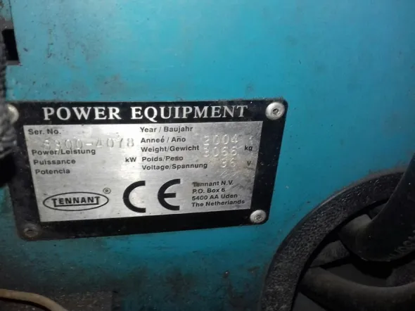 Spazzatrice TENNANT 8300DATI MACCHINA