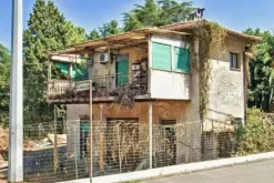 #2537366 Stabilimento con pertinenze da ristrutturare