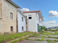 #23521 Stabilimento industriale con casale