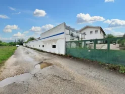 #23521 Stabilimento industriale con casale