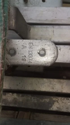 10#8446 Staffe per parapetti zincate