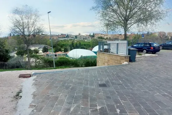 #20711 Stazione di servizio rifornimento carburanti