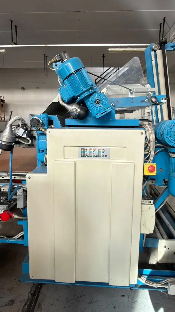 Stenditore automatico B.K.R con tavolo da taglio