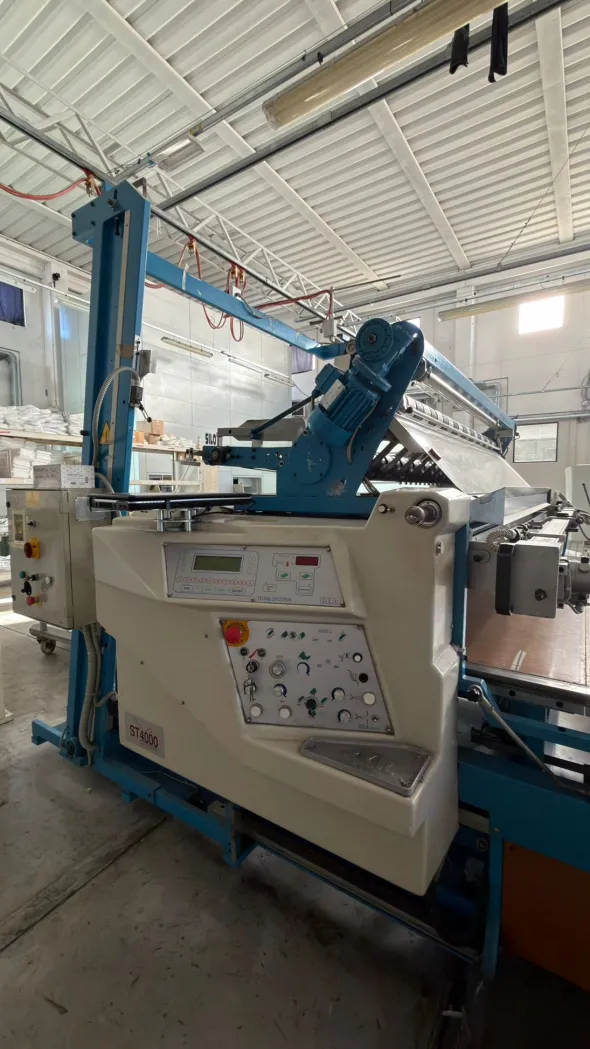 Stenditore automatico B.K.R con tavolo da taglio