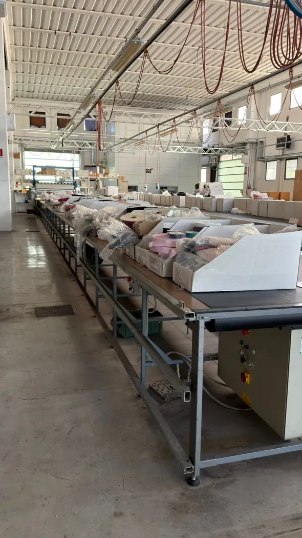 Stenditore automatico B.K.R con tavolo da taglio